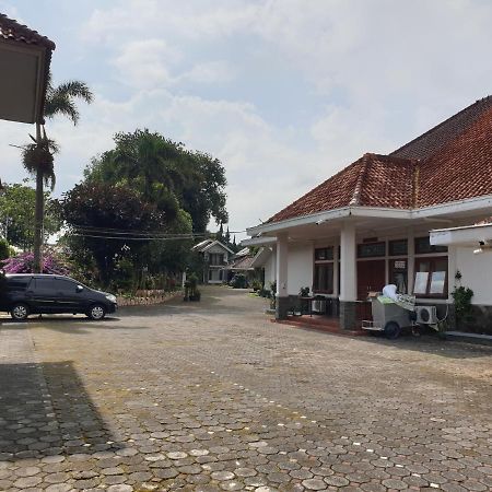 Yehezkiel Hotel Lembang Mitra Reddoorz Exterior photo
