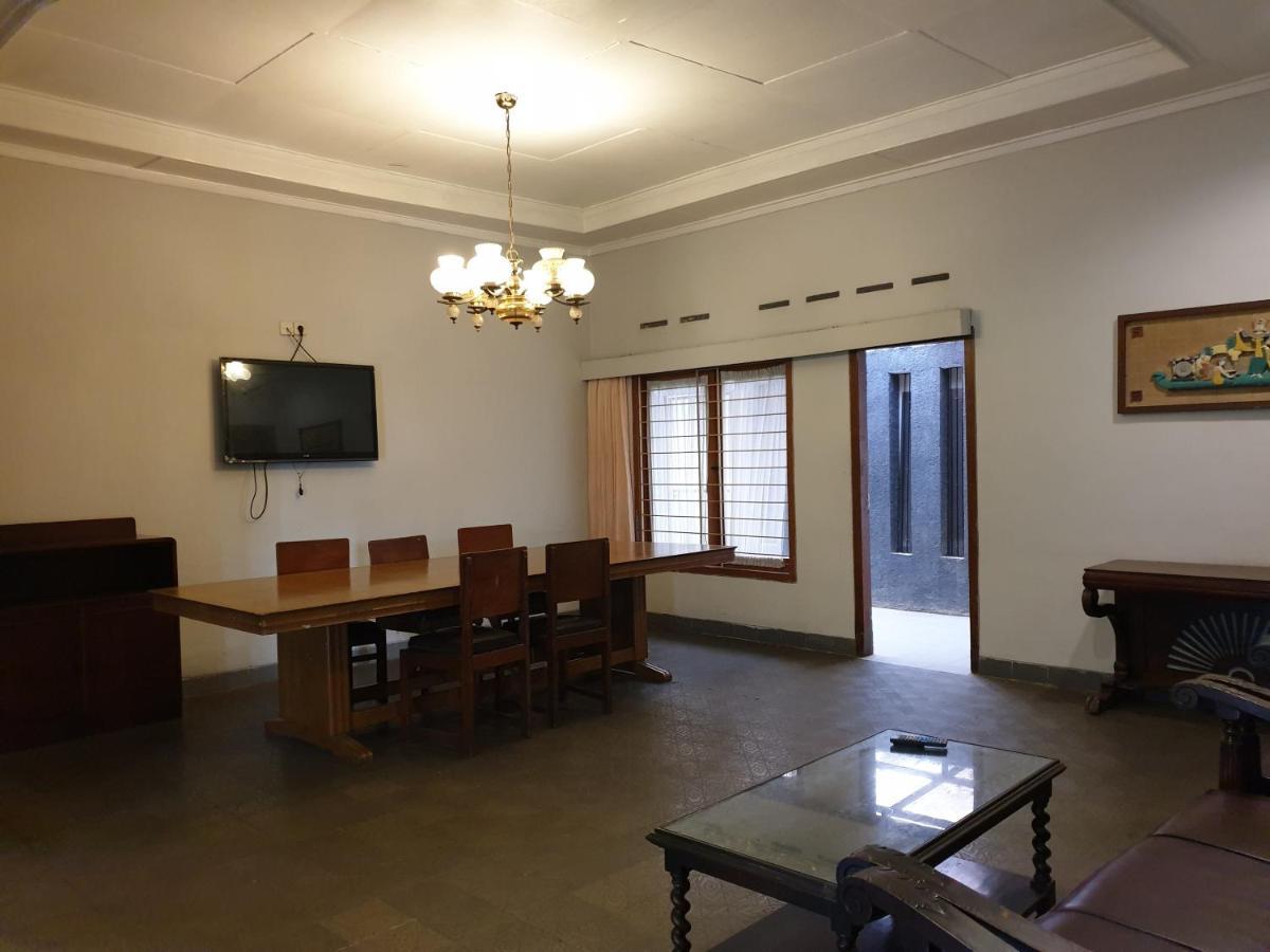 Yehezkiel Hotel Lembang Mitra Reddoorz Exterior photo