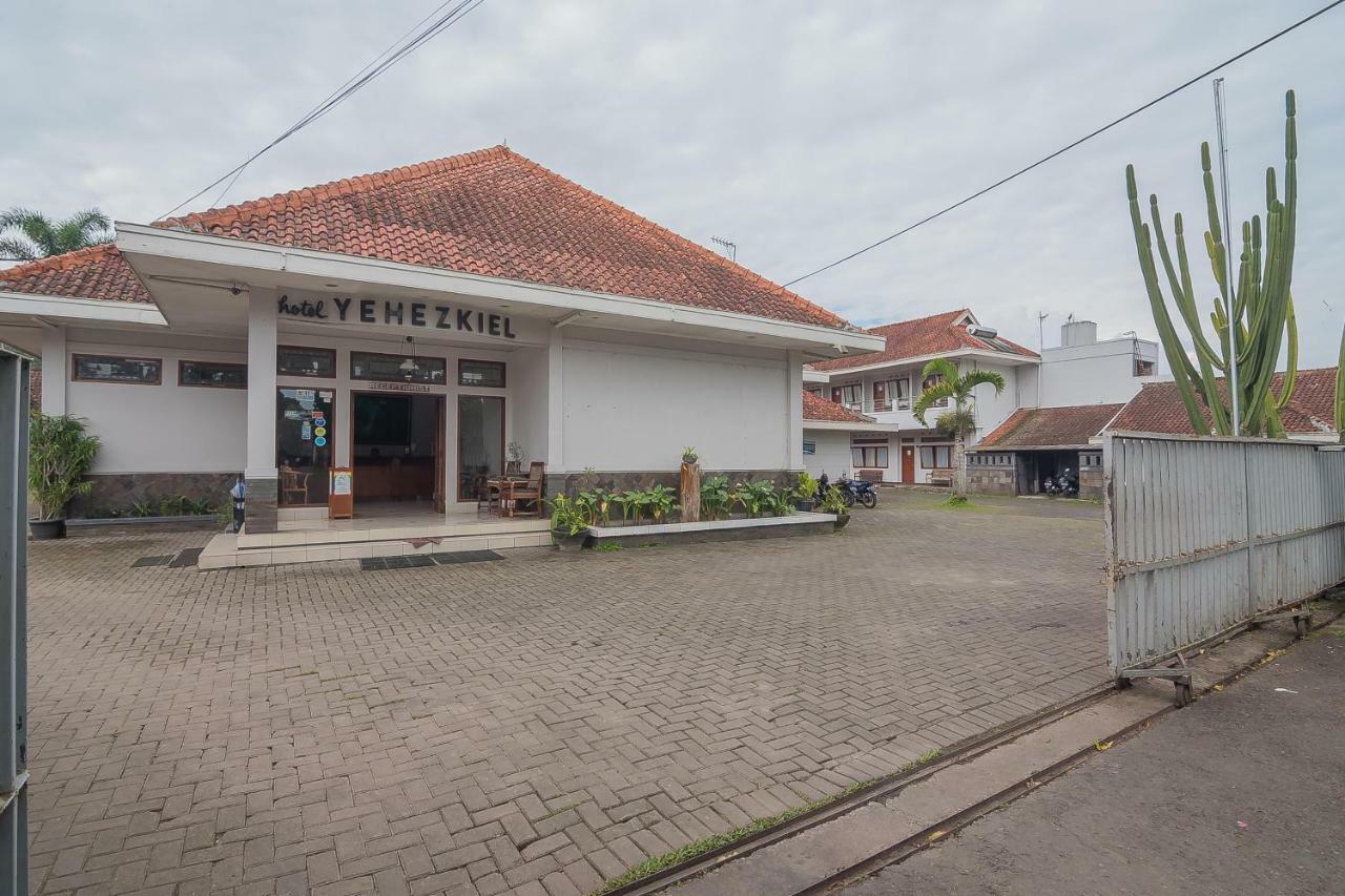 Yehezkiel Hotel Lembang Mitra Reddoorz Exterior photo
