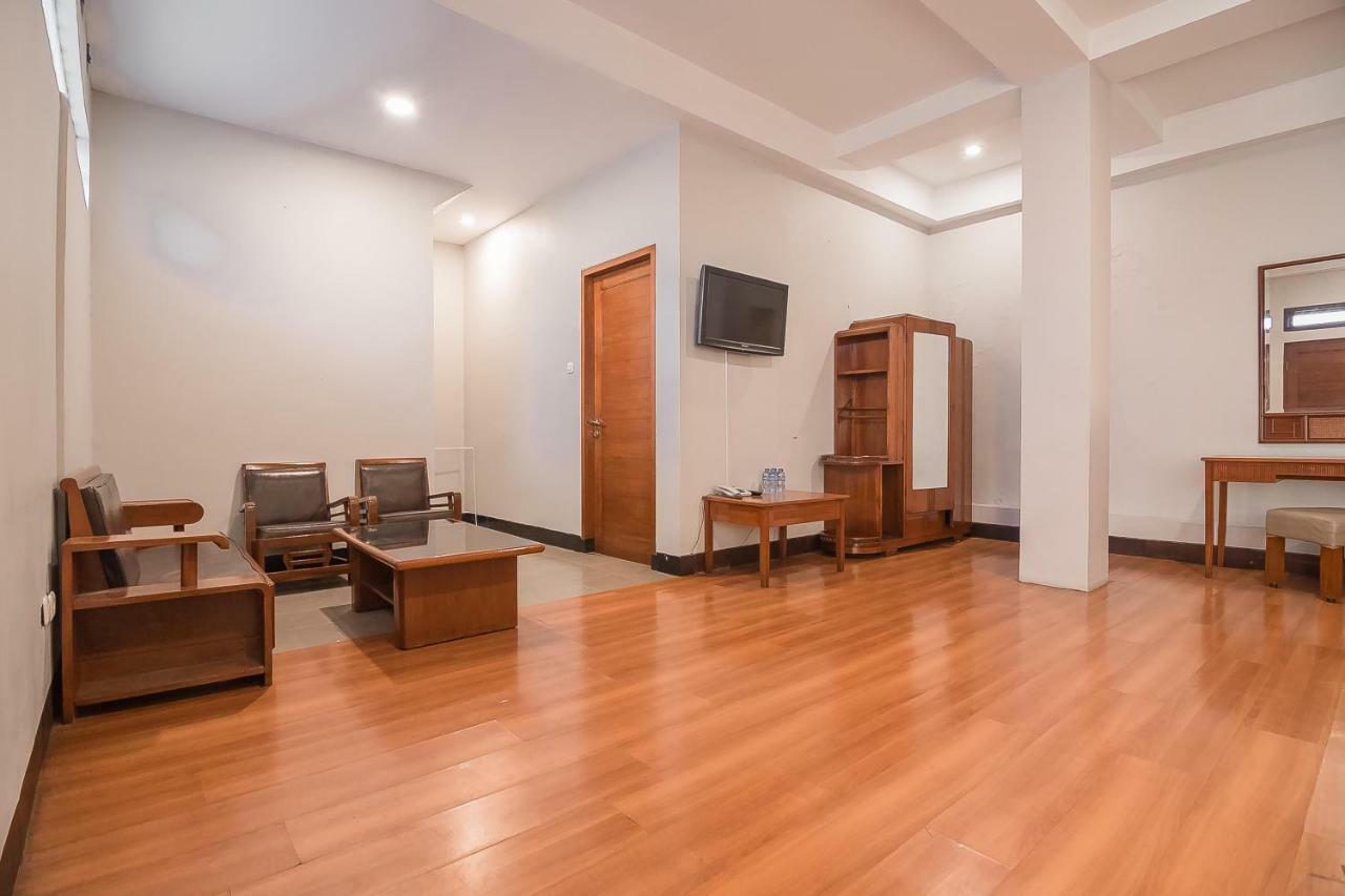 Yehezkiel Hotel Lembang Mitra Reddoorz Exterior photo