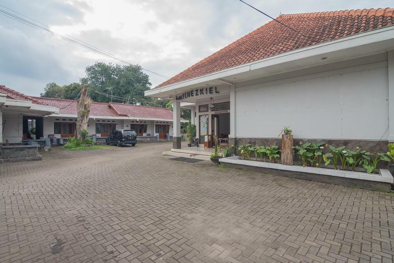 Yehezkiel Hotel Lembang Mitra Reddoorz Exterior photo